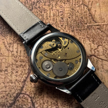 Load image into Gallery viewer, Vintage mens wrist watch Molnija 1970s
