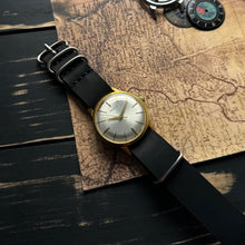 Load image into Gallery viewer, Classic export Raketa vintage wrist watch 1970s
